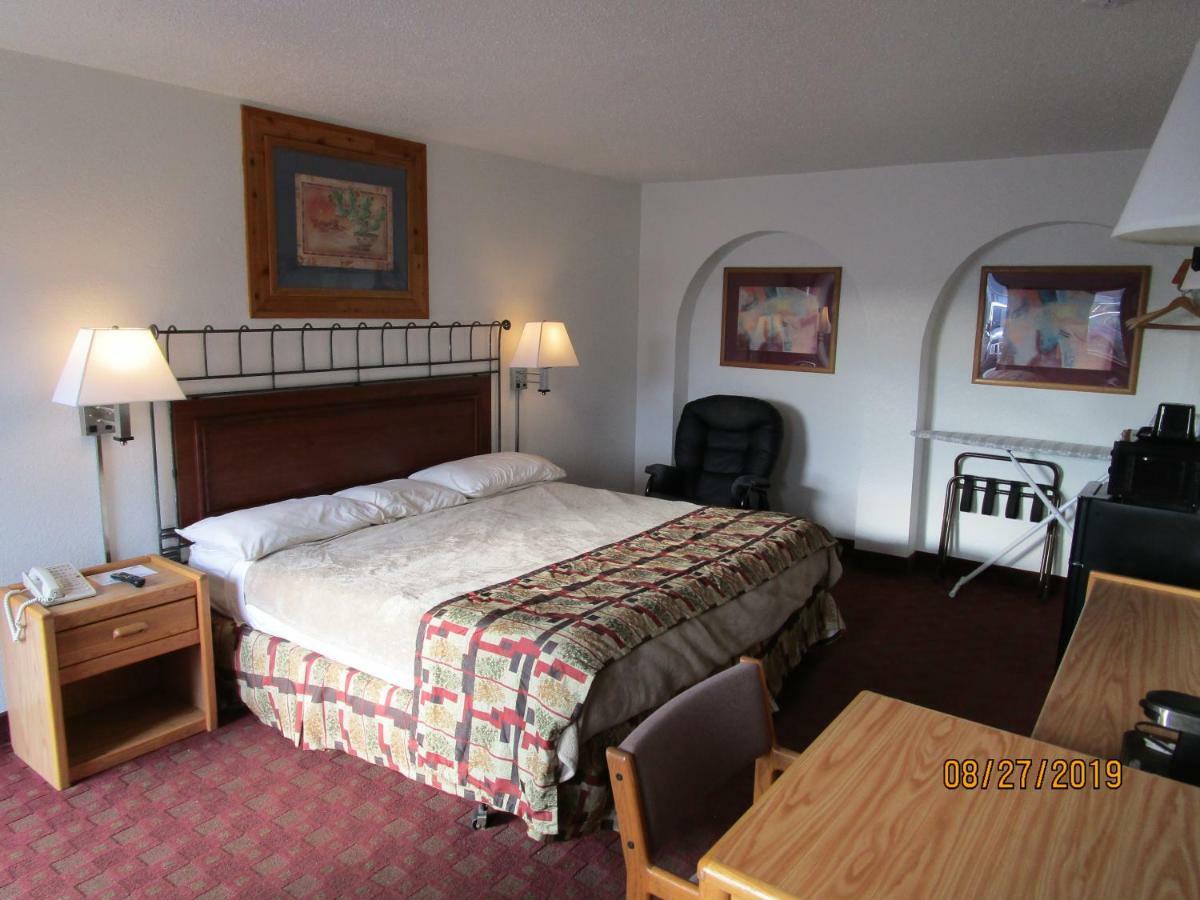 North Country Inn & Suites Mandan Kültér fotó